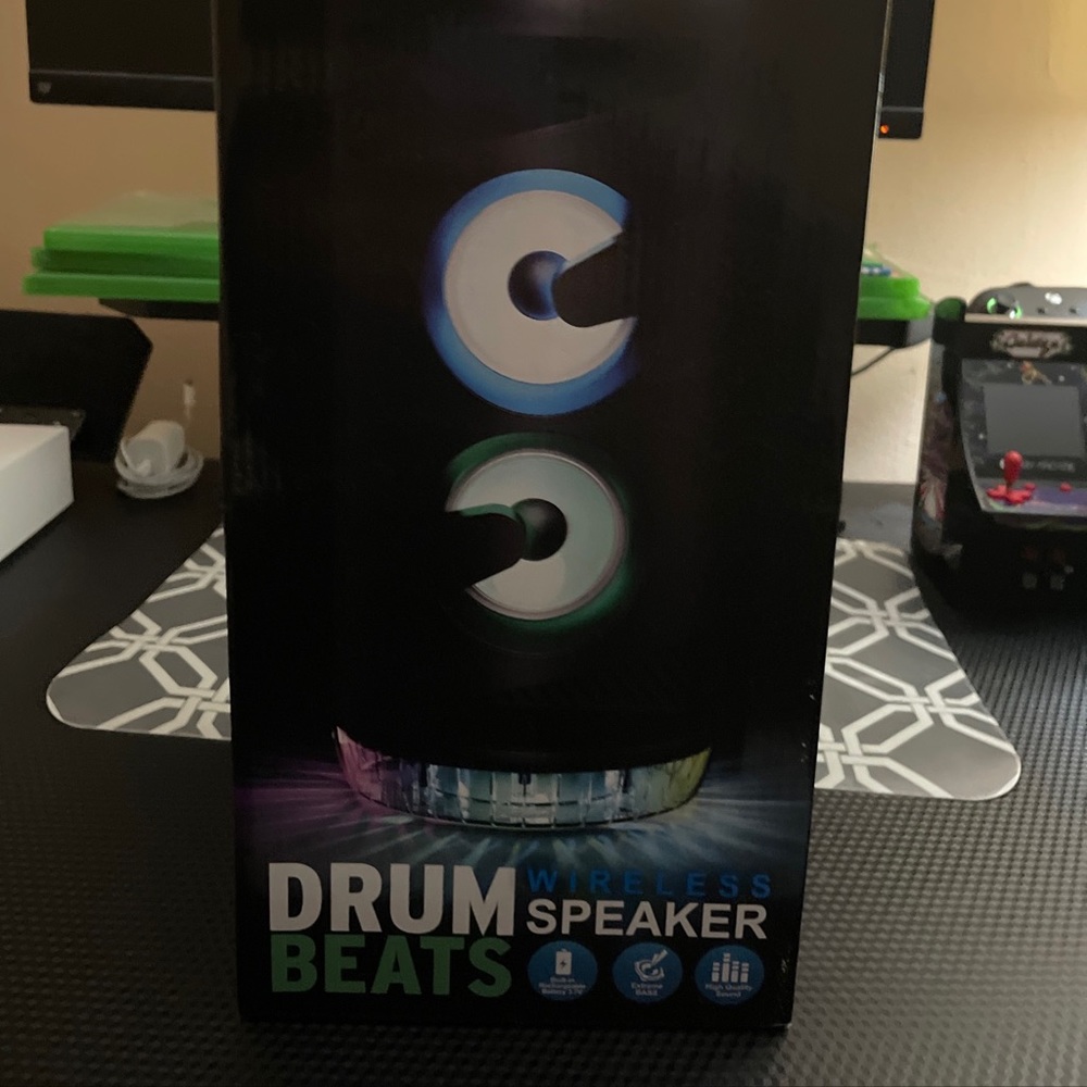 open box but speaker is fresh and never used had to open to prove not fake/scam